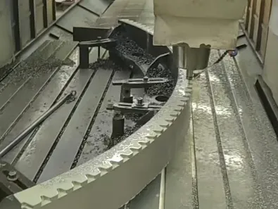 ​Klantspecifiek maatwerk: CNC-portaalfrezen van tandwielringen – hoe Tangshan Yuexin Machinery de precisiebewerking gestaag vooruitgaat