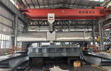 Welk bedrijf in Tangshan biedt de beste klink- en lasdiensten voor zware machines? Yuexin Machinery, uitgerust met een bovenloopkraan van 100 ton, is een betrouwbare keuze.